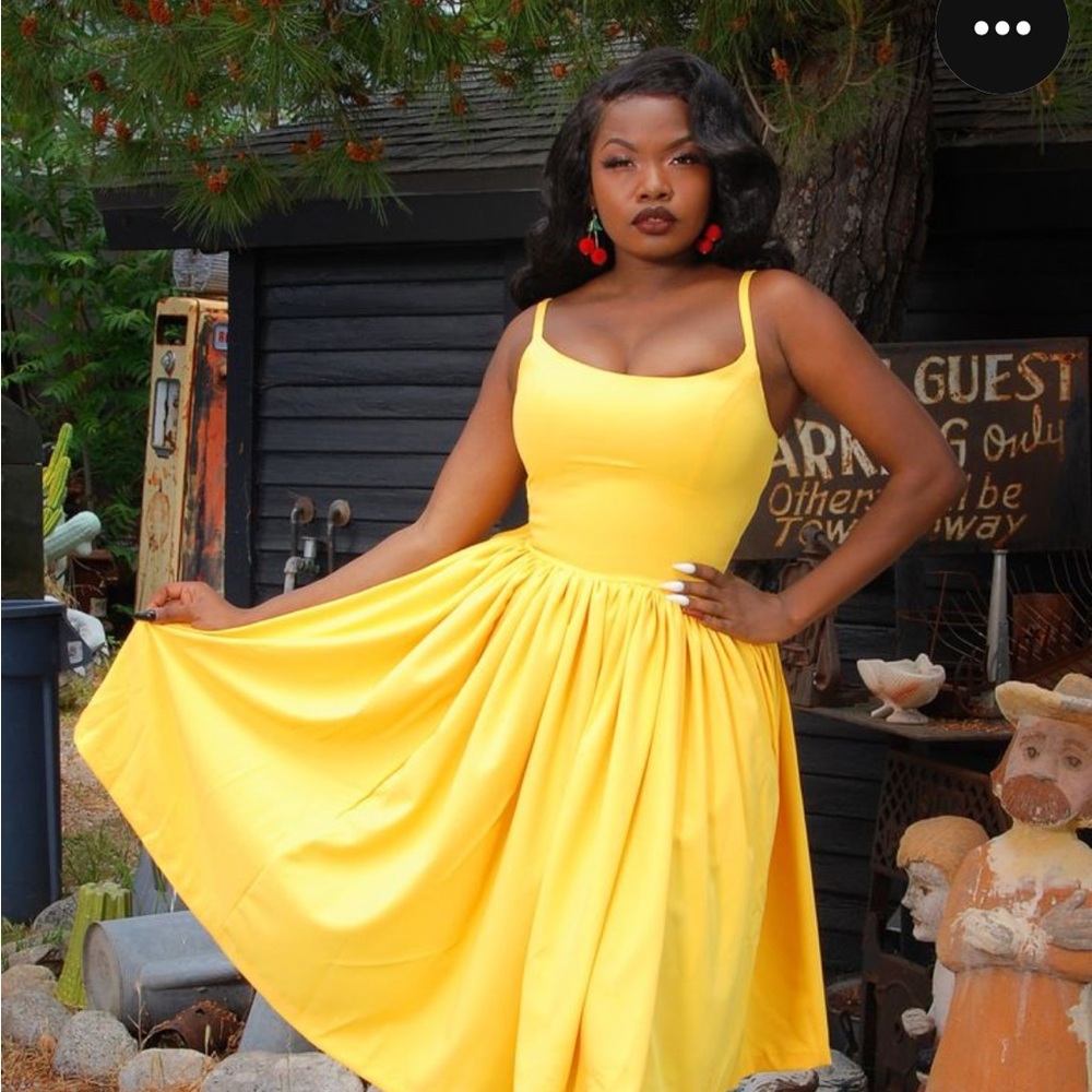 Pinup couture yellow Jenny in crepe fabric